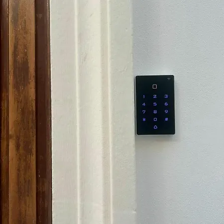 Palazzo '800 : Graniglie ゲストハウス レヴェラーノ